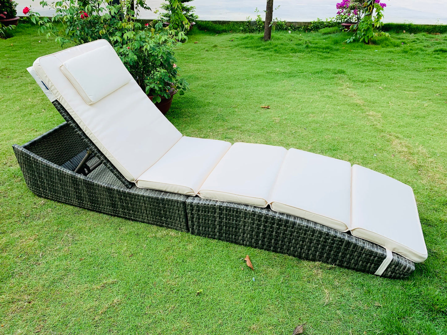BTExpert Outdoor Foldable Chaise Lounge Chair, Wicker Rattan Reclining Sun Bed, Adjustable Padded Backrest Pillow, Assembled