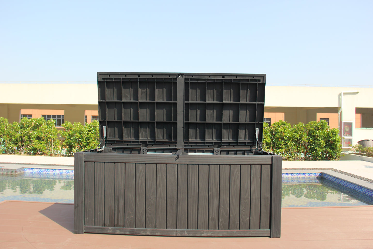 BTEXPERT 150 Gallon Large Resin Deck Box, Outdoor Storage Container with Metal Rods & Partition for Patio Furniture Cushions Garden Tools Equipment Waterproof Lockable UV Resistant